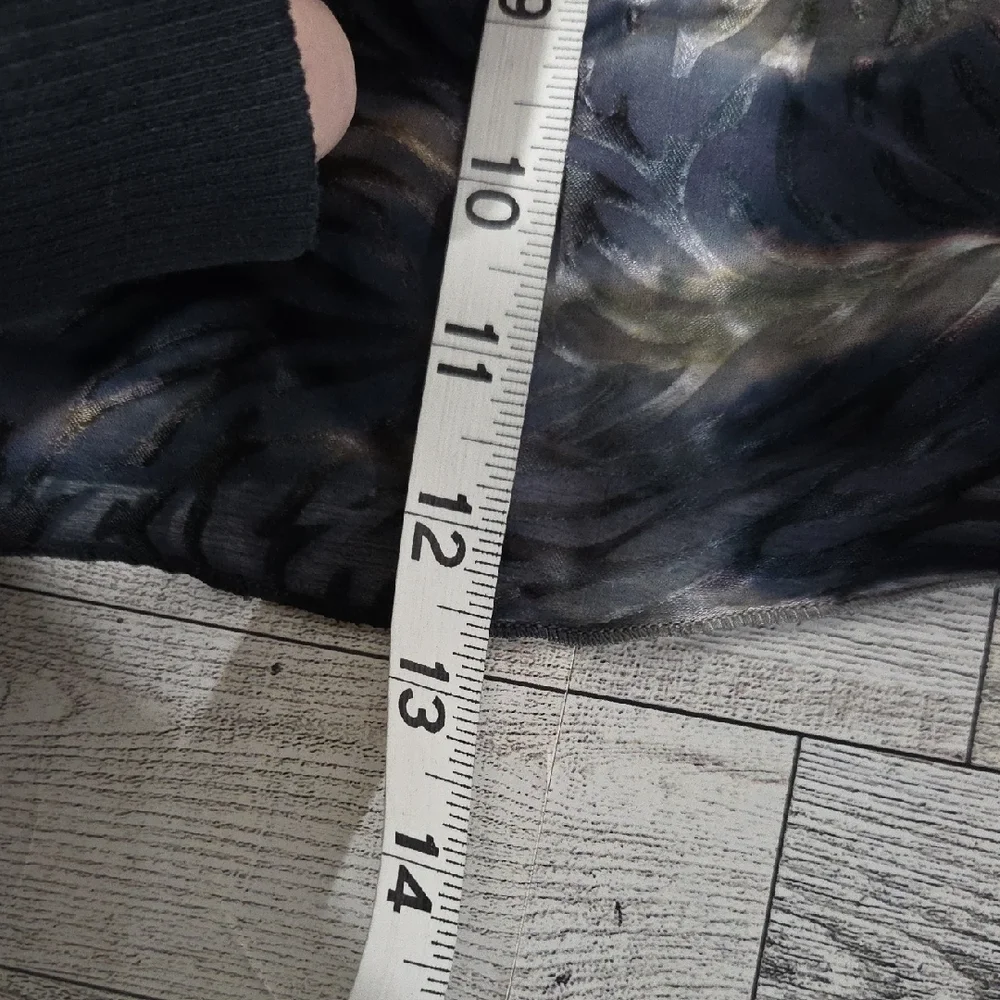 Elegant Tie-Dye Scarf in Black and Tan